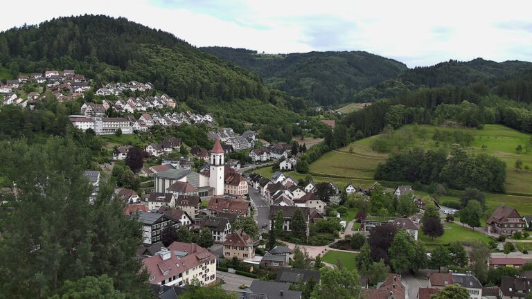 Dieses Bild zeigt eine Webcam-Aufnahme von Ottenhöfen, aufgenommen am Mittwoch, den 10.06.2026 um 19:10 Uhr