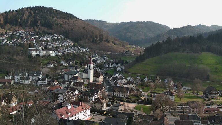 Dieses Bild zeigt eine Webcam-Aufnahme von Ottenhöfen, aufgenommen am Sonntag, den 22.03.2026 um 16:50 Uhr