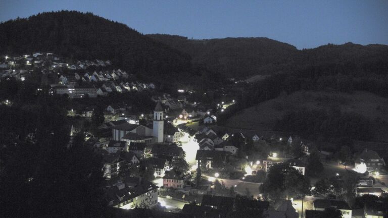 Dieses Bild zeigt eine Webcam-Aufnahme von Ottenhöfen, aufgenommen am Freitag, den 10.07.2026 um 04:30 Uhr