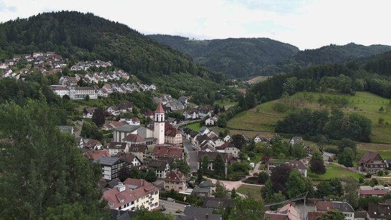 Dieses Bild zeigt eine Webcam-Aufnahme von Ottenhöfen, aufgenommen am Dienstag, den 30.06.2026 um 17:10 Uhr