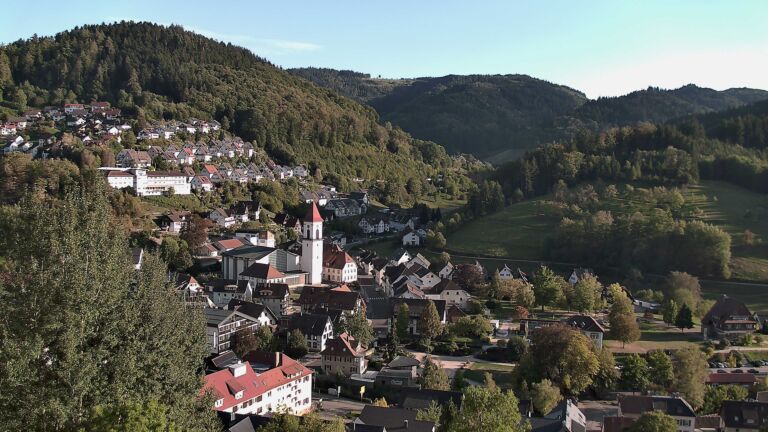 Dieses Bild zeigt eine Webcam-Aufnahme von Ottenhöfen, aufgenommen am Sonntag, den 27.09.2026 um 17:40 Uhr