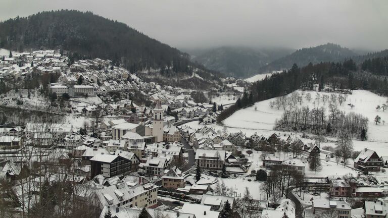 Dieses Bild zeigt eine Webcam-Aufnahme von Ottenhöfen, aufgenommen am Dienstag, den 06.01.2026 um 11:00 Uhr