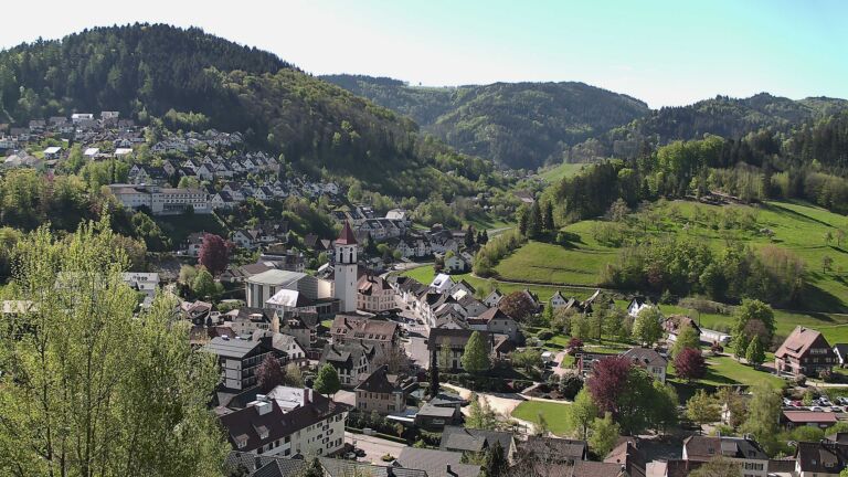 Dieses Bild zeigt eine Webcam-Aufnahme von Ottenhöfen, aufgenommen am Samstag, den 25.04.2026 um 10:30 Uhr