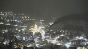 Dieses Bild zeigt eine Webcam-Aufnahme von Ottenhöfen, aufgenommen am Mittwoch, den 07.01.2026 um 18:20 Uhr
