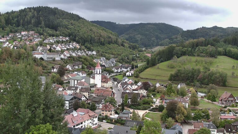 Dieses Bild zeigt eine Webcam-Aufnahme von Ottenhöfen, aufgenommen am Sonntag, den 11.10.2026 um 12:20 Uhr