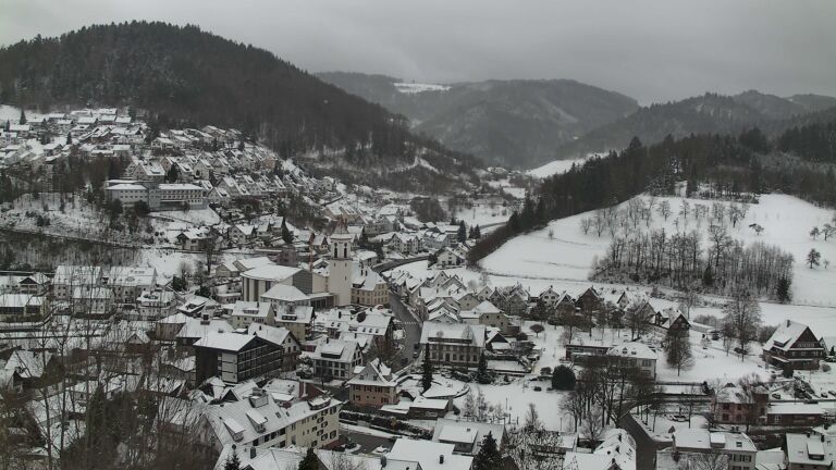 Dieses Bild zeigt eine Webcam-Aufnahme von Ottenhöfen, aufgenommen am Donnerstag, den 08.01.2026 um 10:00 Uhr