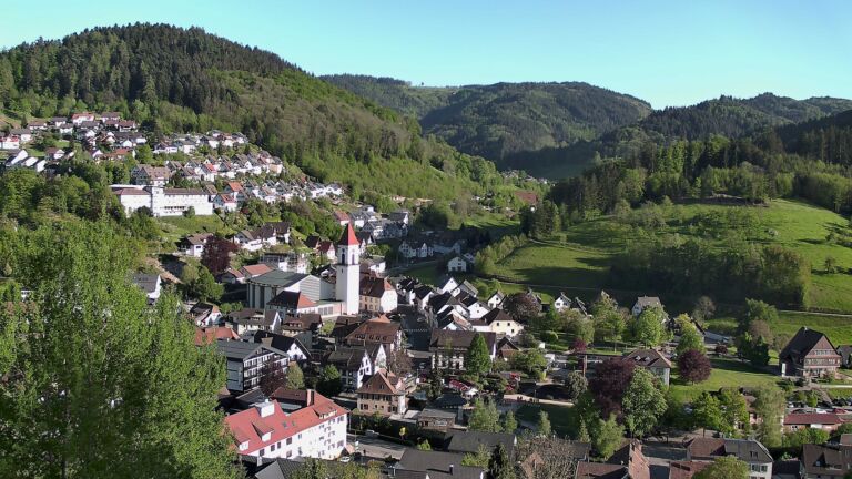 Dieses Bild zeigt eine Webcam-Aufnahme von Ottenhöfen, aufgenommen am Donnerstag, den 30.04.2026 um 18:50 Uhr