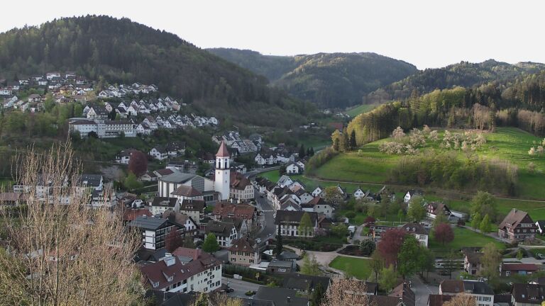 Dieses Bild zeigt eine Webcam-Aufnahme von Ottenhöfen, aufgenommen am Samstag, den 18.04.2026 um 07:40 Uhr