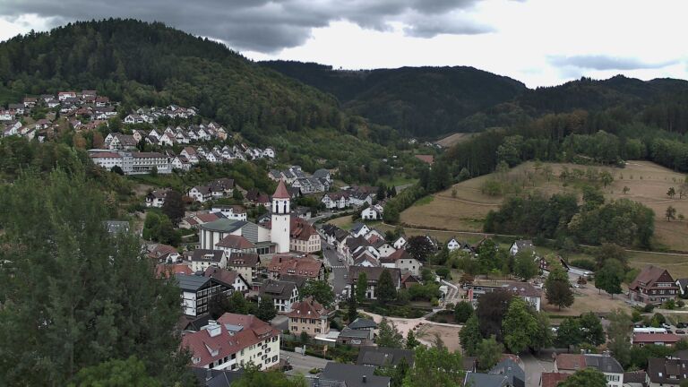 Dieses Bild zeigt eine Webcam-Aufnahme von Ottenhöfen, aufgenommen am Dienstag, den 18.08.2026 um 11:30 Uhr