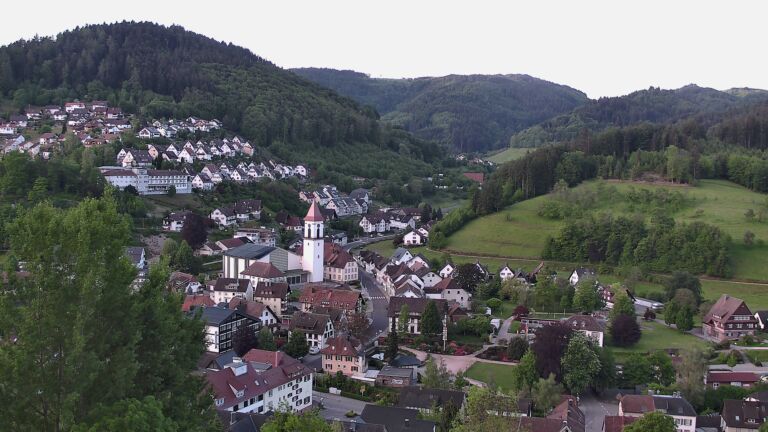Dieses Bild zeigt eine Webcam-Aufnahme von Ottenhöfen, aufgenommen am Sonntag, den 10.05.2026 um 06:30 Uhr