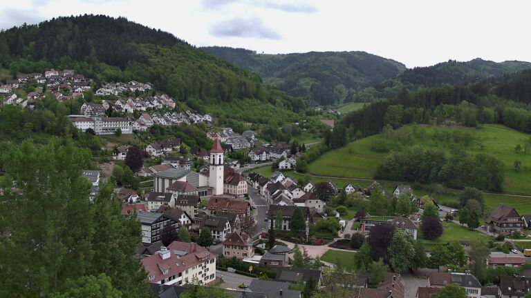 Dieses Bild zeigt eine Webcam-Aufnahme von Ottenhöfen, aufgenommen am Mittwoch, den 06.05.2026 um 13:10 Uhr