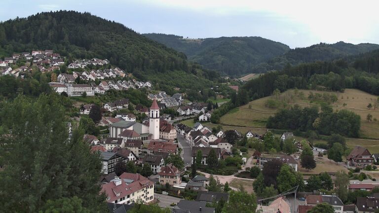Dieses Bild zeigt eine Webcam-Aufnahme von Ottenhöfen, aufgenommen am Donnerstag, den 16.07.2026 um 18:30 Uhr