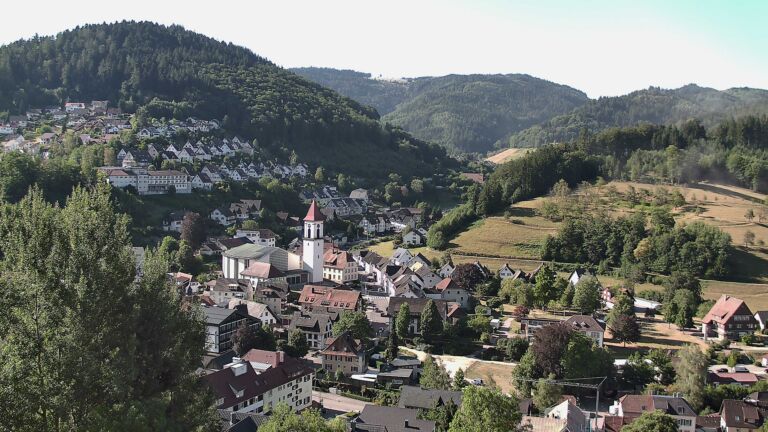 Dieses Bild zeigt eine Webcam-Aufnahme von Ottenhöfen, aufgenommen am Freitag, den 24.07.2026 um 09:10 Uhr