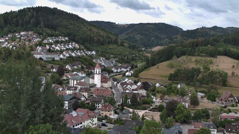 Dieses Bild zeigt eine Webcam-Aufnahme von Ottenhöfen, aufgenommen am Freitag, den 21.08.2026 um 07:20 Uhr