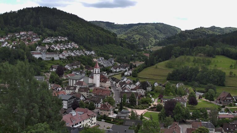 Dieses Bild zeigt eine Webcam-Aufnahme von Ottenhöfen, aufgenommen am Samstag, den 06.06.2026 um 15:00 Uhr