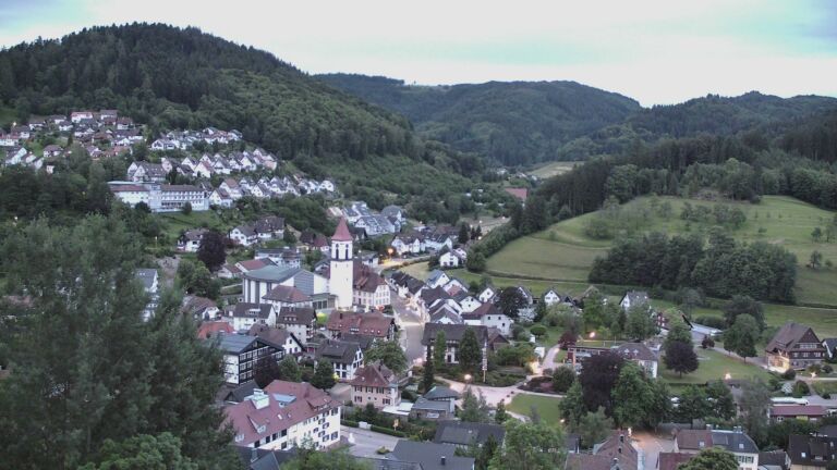 Dieses Bild zeigt eine Webcam-Aufnahme von Ottenhöfen, aufgenommen am Donnerstag, den 04.06.2026 um 05:00 Uhr