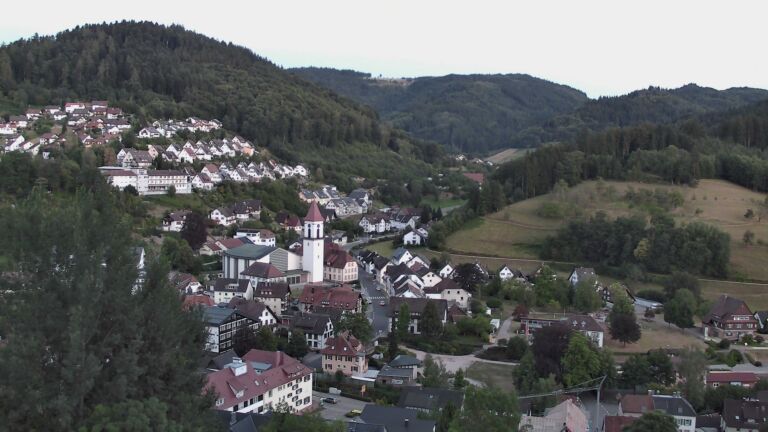 Dieses Bild zeigt eine Webcam-Aufnahme von Ottenhöfen, aufgenommen am Sonntag, den 19.07.2026 um 21:30 Uhr