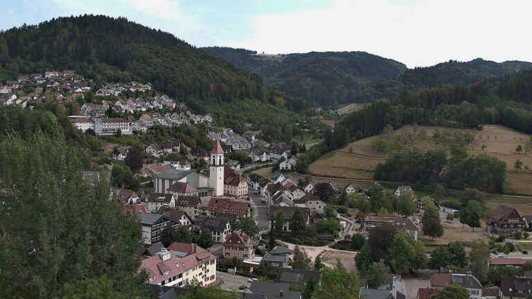 Dieses Bild zeigt eine Webcam-Aufnahme von Ottenhöfen, aufgenommen am Samstag, den 15.08.2026 um 16:20 Uhr