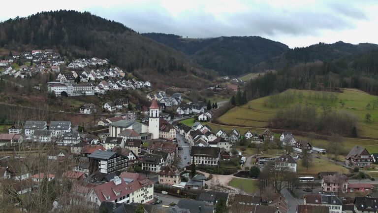 Dieses Bild zeigt eine Webcam-Aufnahme von Ottenhöfen, aufgenommen am Freitag, den 06.02.2026 um 15:10 Uhr