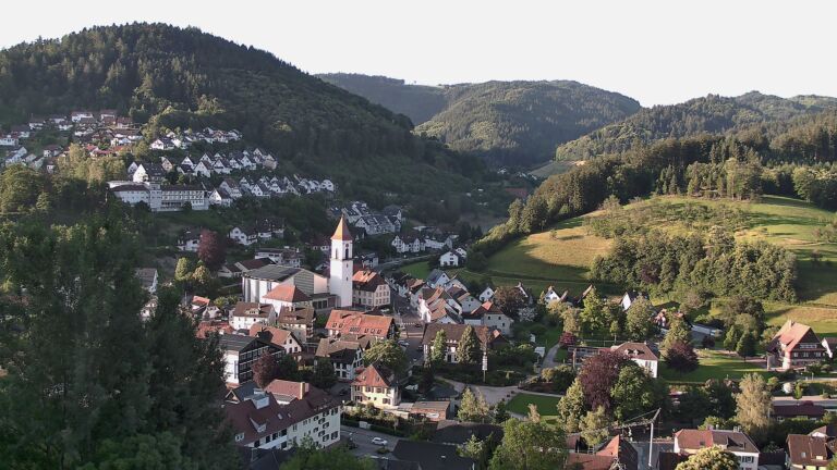 Dieses Bild zeigt eine Webcam-Aufnahme von Ottenhöfen, aufgenommen am Montag, den 15.06.2026 um 06:40 Uhr