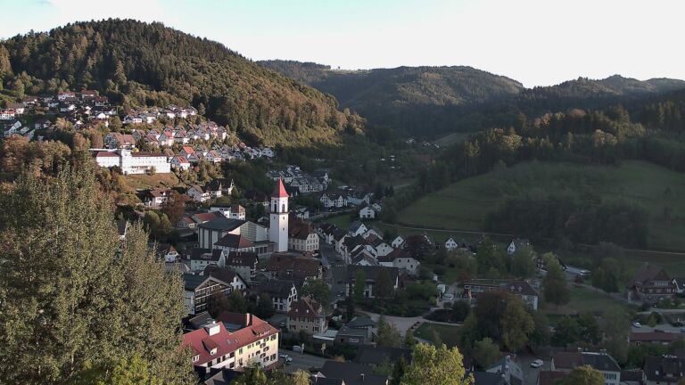 Dieses Bild zeigt eine Webcam-Aufnahme von Ottenhöfen, aufgenommen am Dienstag, den 06.10.2026 um 18:00 Uhr