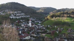 Dieses Bild zeigt eine Webcam-Aufnahme von Ottenhöfen, aufgenommen am Freitag, den 17.04.2026 um 07:40 Uhr