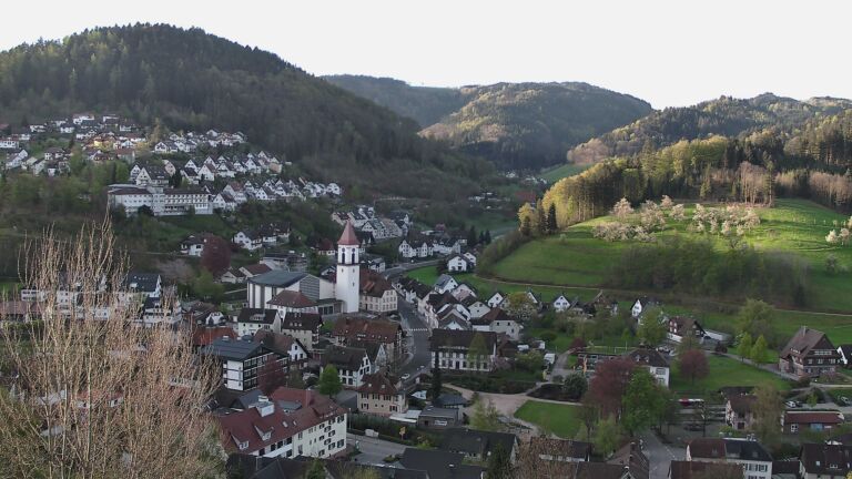 Dieses Bild zeigt eine Webcam-Aufnahme von Ottenhöfen, aufgenommen am Freitag, den 17.04.2026 um 07:40 Uhr