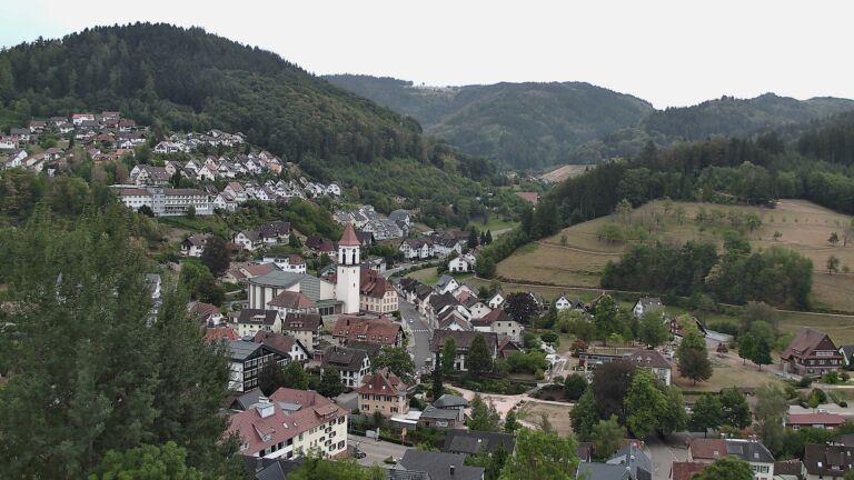Dieses Bild zeigt eine Webcam-Aufnahme von Ottenhöfen, aufgenommen am Dienstag, den 25.08.2026 um 08:30 Uhr