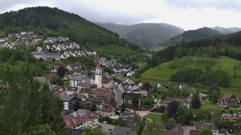 Dieses Bild zeigt eine Webcam-Aufnahme von Ottenhöfen, aufgenommen am Freitag, den 15.05.2026 um 09:40 Uhr