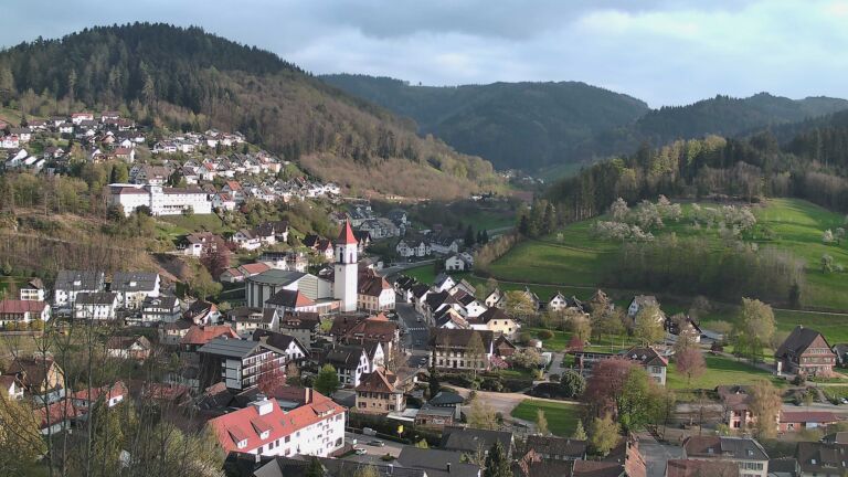 Dieses Bild zeigt eine Webcam-Aufnahme von Ottenhöfen, aufgenommen am Dienstag, den 14.04.2026 um 19:00 Uhr