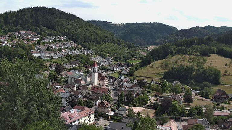Dieses Bild zeigt eine Webcam-Aufnahme von Ottenhöfen, aufgenommen am Dienstag, den 14.07.2026 um 15:30 Uhr