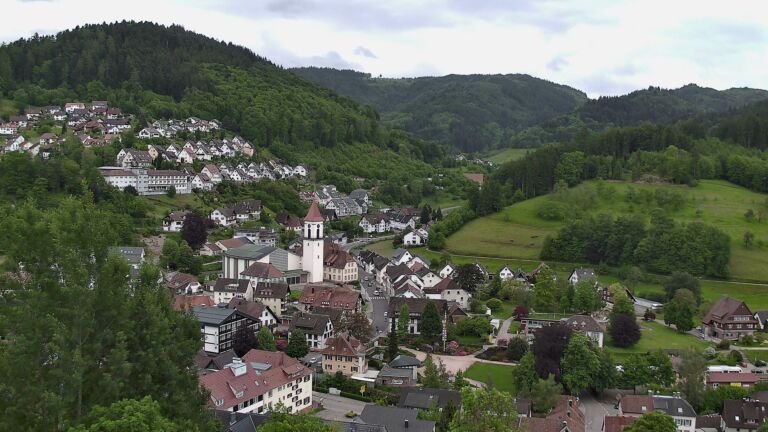 Dieses Bild zeigt eine Webcam-Aufnahme von Ottenhöfen, aufgenommen am Mittwoch, den 20.05.2026 um 16:50 Uhr