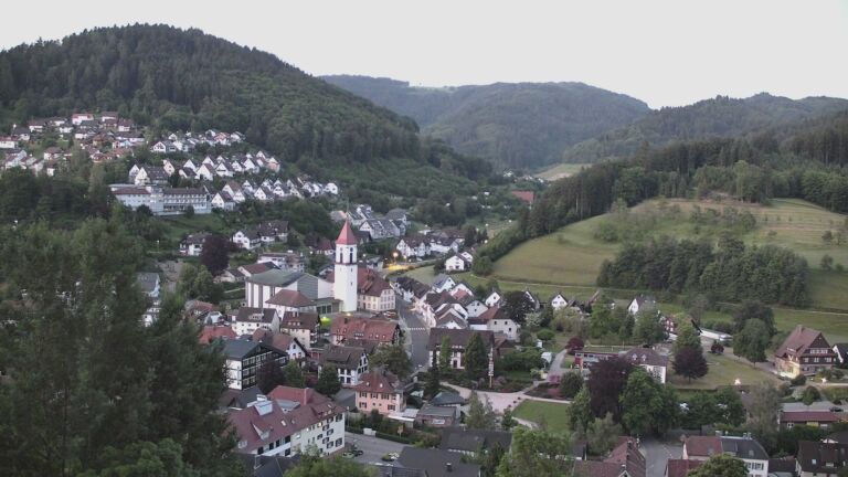 Dieses Bild zeigt eine Webcam-Aufnahme von Ottenhöfen, aufgenommen am Mittwoch, den 27.05.2026 um 05:00 Uhr