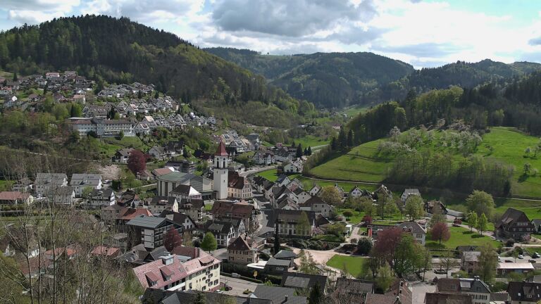 Dieses Bild zeigt eine Webcam-Aufnahme von Ottenhöfen, aufgenommen am Freitag, den 17.04.2026 um 14:50 Uhr