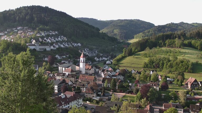 Dieses Bild zeigt eine Webcam-Aufnahme von Ottenhöfen, aufgenommen am Freitag, den 08.05.2026 um 07:40 Uhr