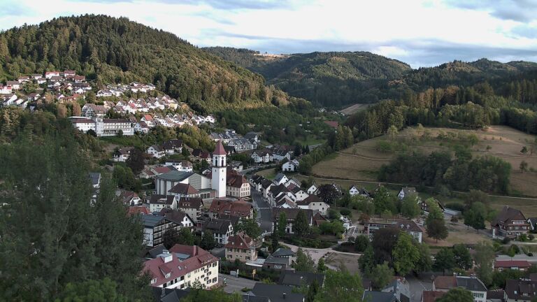 Dieses Bild zeigt eine Webcam-Aufnahme von Ottenhöfen, aufgenommen am Donnerstag, den 20.08.2026 um 19:50 Uhr