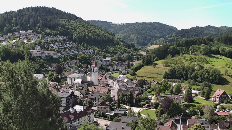 Dieses Bild zeigt eine Webcam-Aufnahme von Ottenhöfen, aufgenommen am Sonntag, den 14.06.2026 um 10:20 Uhr