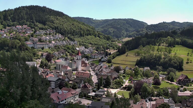 Dieses Bild zeigt eine Webcam-Aufnahme von Ottenhöfen, aufgenommen am Montag, den 15.06.2026 um 14:20 Uhr