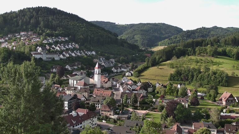 Dieses Bild zeigt eine Webcam-Aufnahme von Ottenhöfen, aufgenommen am Montag, den 08.06.2026 um 07:50 Uhr