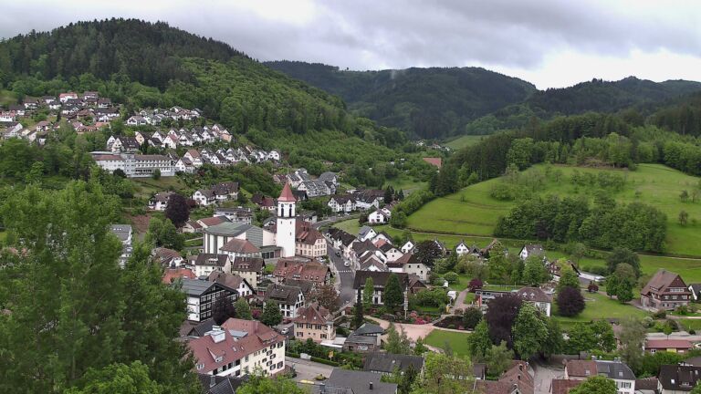 Dieses Bild zeigt eine Webcam-Aufnahme von Ottenhöfen, aufgenommen am Donnerstag, den 14.05.2026 um 08:10 Uhr