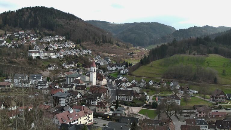 Dieses Bild zeigt eine Webcam-Aufnahme von Ottenhöfen, aufgenommen am Dienstag, den 10.03.2026 um 16:30 Uhr