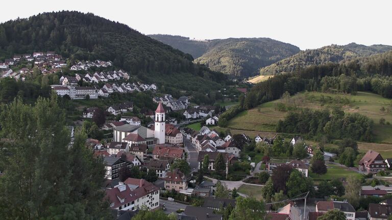 Dieses Bild zeigt eine Webcam-Aufnahme von Ottenhöfen, aufgenommen am Sonntag, den 05.07.2026 um 07:10 Uhr