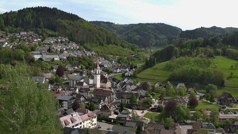 Dieses Bild zeigt eine Webcam-Aufnahme von Ottenhöfen, aufgenommen am Montag, den 27.04.2026 um 15:40 Uhr