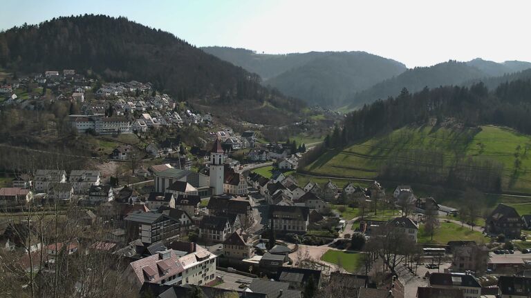 Dieses Bild zeigt eine Webcam-Aufnahme von Ottenhöfen, aufgenommen am Mittwoch, den 18.03.2026 um 13:30 Uhr