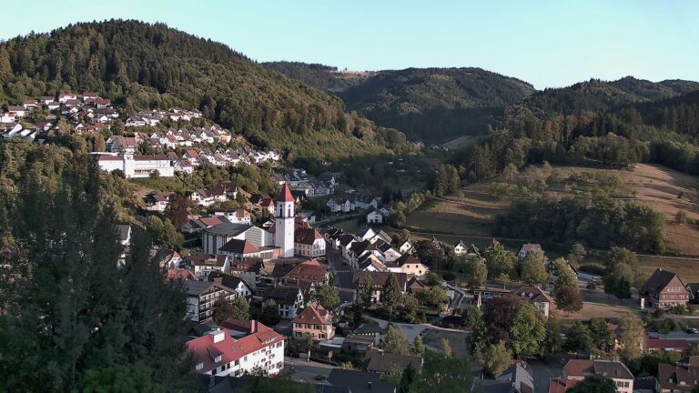 Dieses Bild zeigt eine Webcam-Aufnahme von Ottenhöfen, aufgenommen am Freitag, den 14.08.2026 um 19:40 Uhr