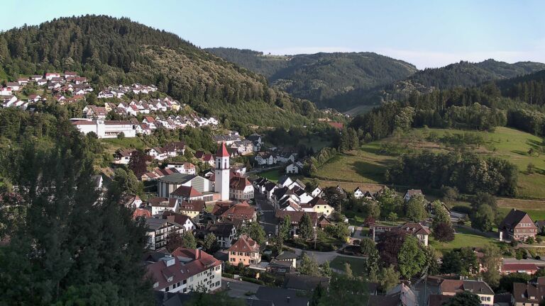 Dieses Bild zeigt eine Webcam-Aufnahme von Ottenhöfen, aufgenommen am Donnerstag, den 25.06.2026 um 20:00 Uhr