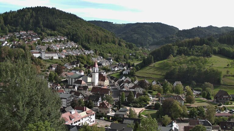 Dieses Bild zeigt eine Webcam-Aufnahme von Ottenhöfen, aufgenommen am Samstag, den 19.09.2026 um 16:00 Uhr