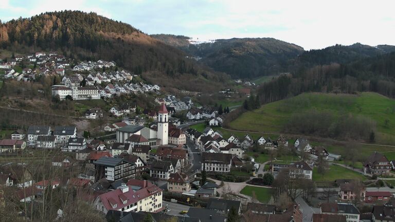 Dieses Bild zeigt eine Webcam-Aufnahme von Ottenhöfen, aufgenommen am Freitag, den 27.03.2026 um 18:20 Uhr