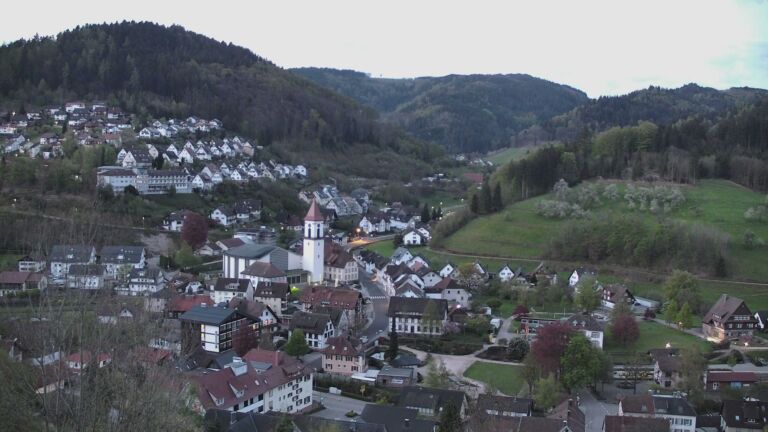 Dieses Bild zeigt eine Webcam-Aufnahme von Ottenhöfen, aufgenommen am Samstag, den 18.04.2026 um 06:10 Uhr