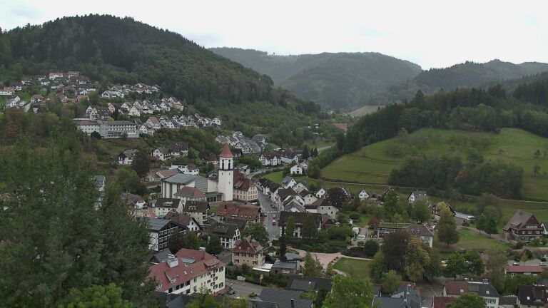 Dieses Bild zeigt eine Webcam-Aufnahme von Ottenhöfen, aufgenommen am Freitag, den 09.10.2026 um 16:00 Uhr
